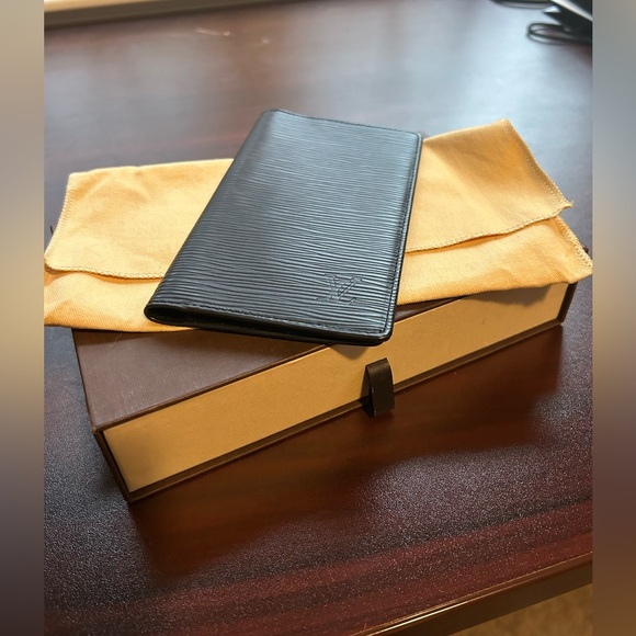FULL INCLUSION - Authentic Louis Vuitton Black Epi Leather Pocket Agenda Cover - Picture 2 of 14